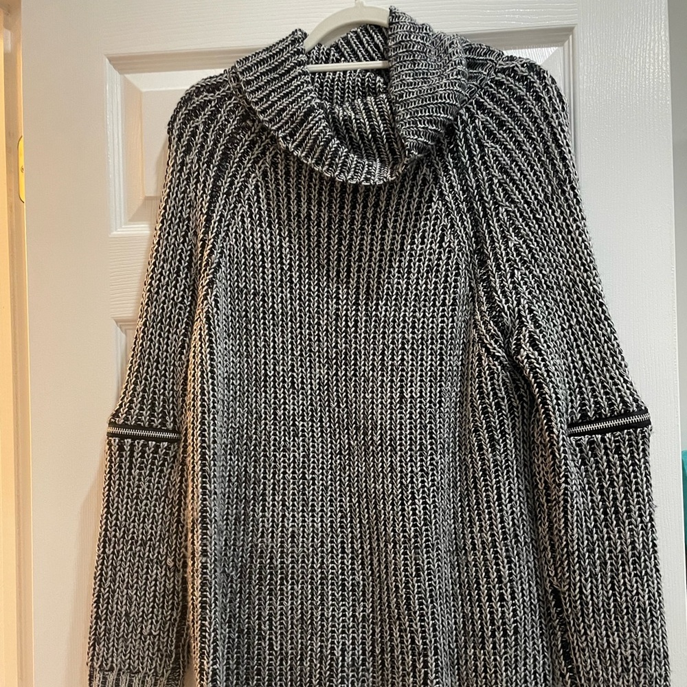 Knit turtle neck sweater